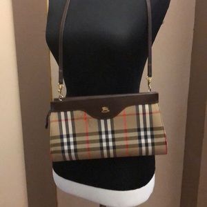Burberry with detachable straps❌❌❌❌SOLD LOCALLY ❌❌